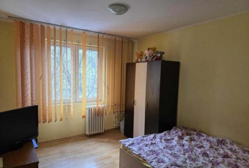 Apartament cu 3 camere în Crângași