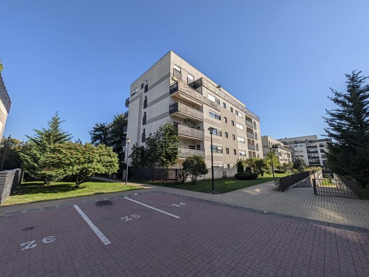 Apartament cu 3 camere, mobilat în Băneasa