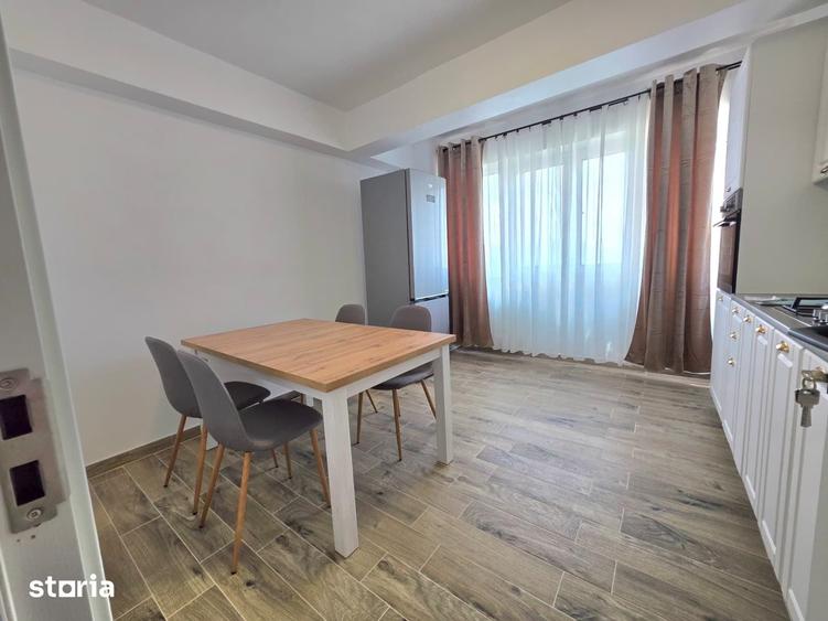 Apartament cu 3 camere în Podu Roș