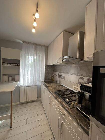 Apartament cu 3 camere semidecomandat, mobilat în Brazda lui Novac