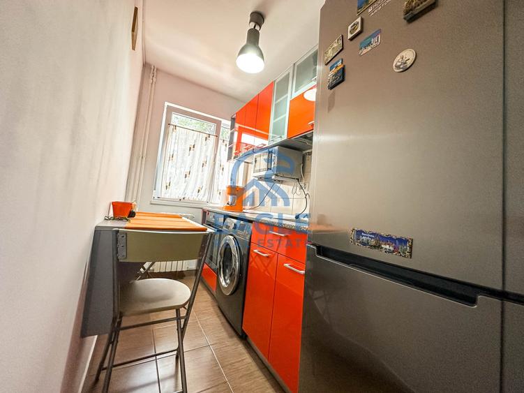 Apartament cu 3 camere semidecomandat, mobilat în Casa de Cultură