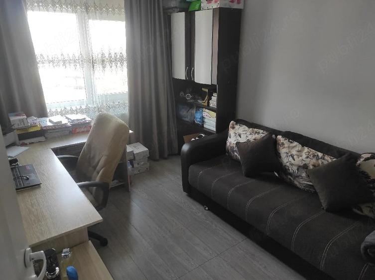 Apartament cu 3 camere decomandat în Tomești
