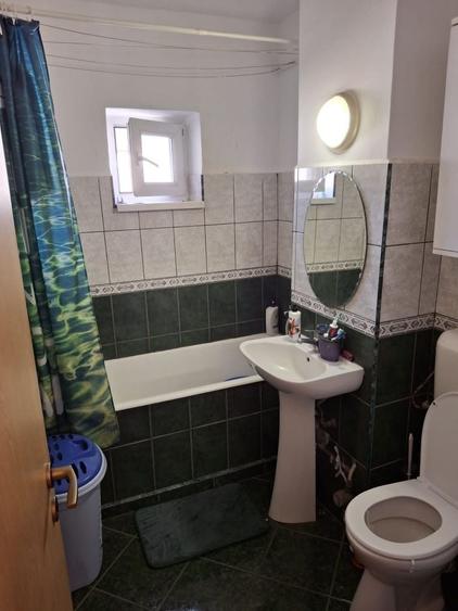 Apartament cu 2 camere semidecomandat în Dâmbovița