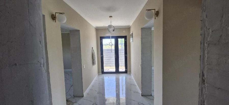 Casă cu 3 camere cu Teren 385 Mp în Central