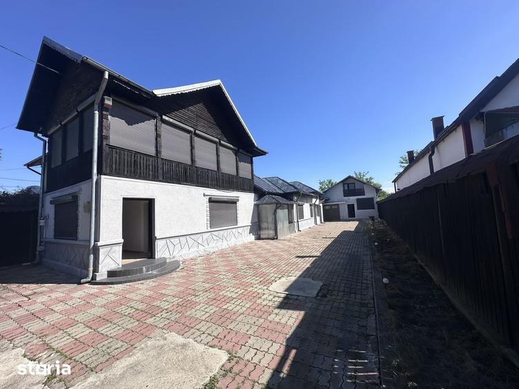 Casă cu 8 camere cu Teren 653 Mp în Răzvad