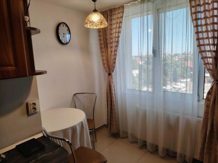 Apartament cu 3 camere decomandat în Alexandriei