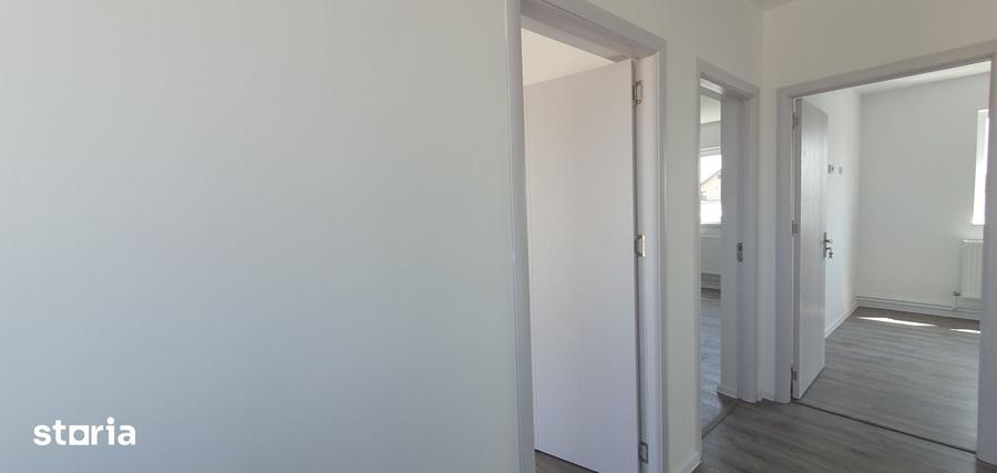 Casă cu 5 camere cu Teren 360 Mp în Șimnicu de Sus