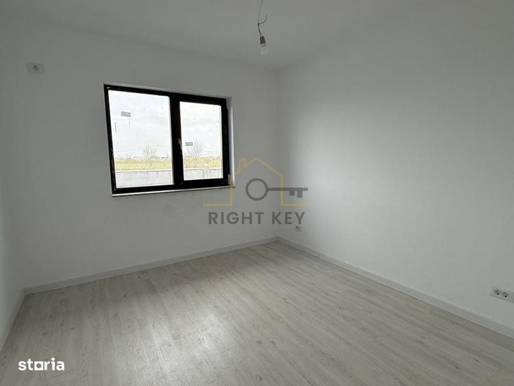 Casă cu 4 camere în Olteni