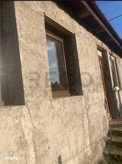 Casă cu 2 camere cu Teren 5800 Mp în Central