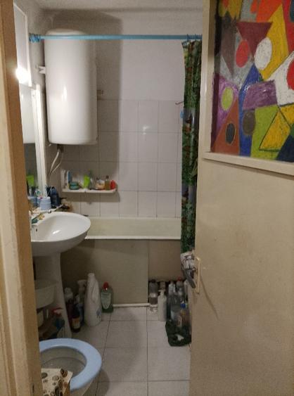 Apartament cu 3 camere semidecomandat în Universității