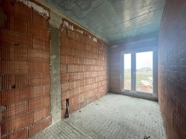 Duplex cu 3 camere cu Teren 284 Mp în Urseni