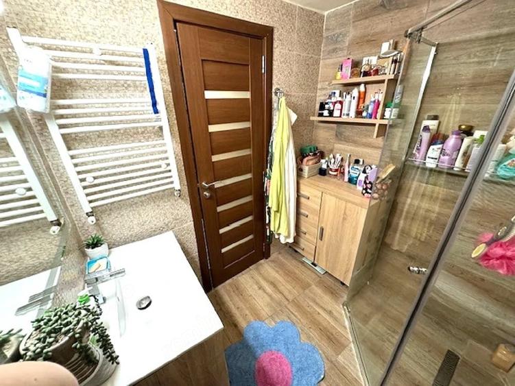 Apartament cu 4 camere decomandat în Central