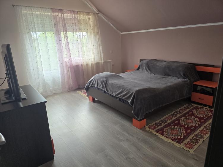 Casă cu 4 camere în Biharia