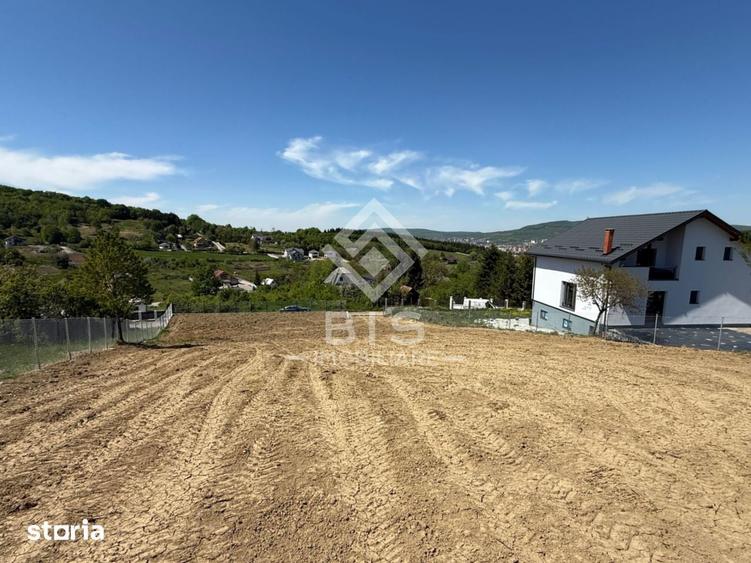 Teren de 12 ari cu panorama asupra ora?ului - 5