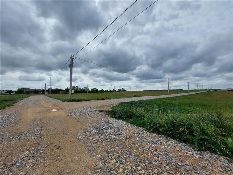 Teren Construcții intravilan de 1000 mp, în Zimandcuz