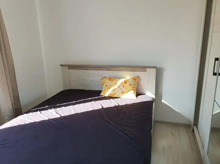 Apartament cu 3 camere decomandat, mobilat în Titan