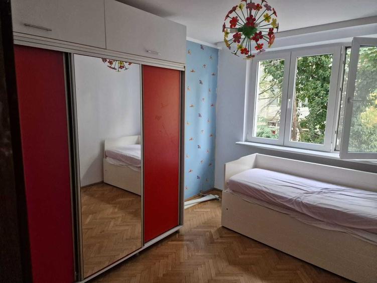 Apartament cu 4 camere decomandat în Rahova