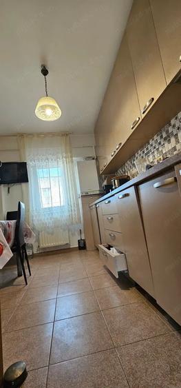 Casă cu 3 camere decomandat în Casa de Cultură
