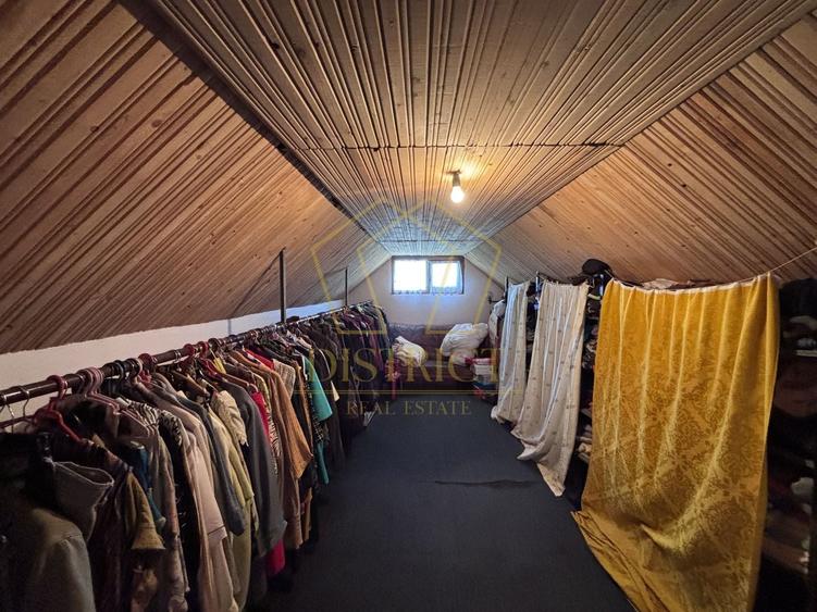 Casă individuală cu 7 camere cu Canalizare în Central