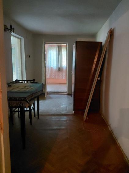 Casă cu 4 camere în Merișani