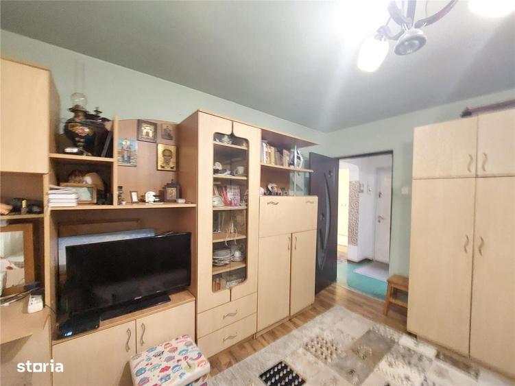 Apartament cu 3 camere decomandat în Micro 14