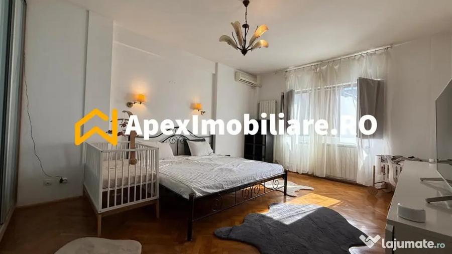 Apartament cu 3 camere semidecomandat în Universitate