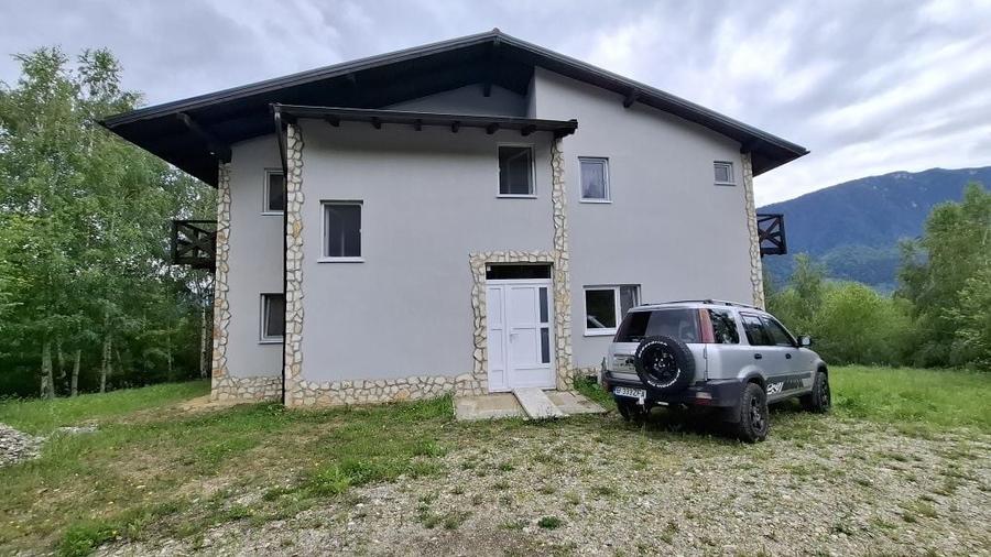 Casă cu 4 camere în Central