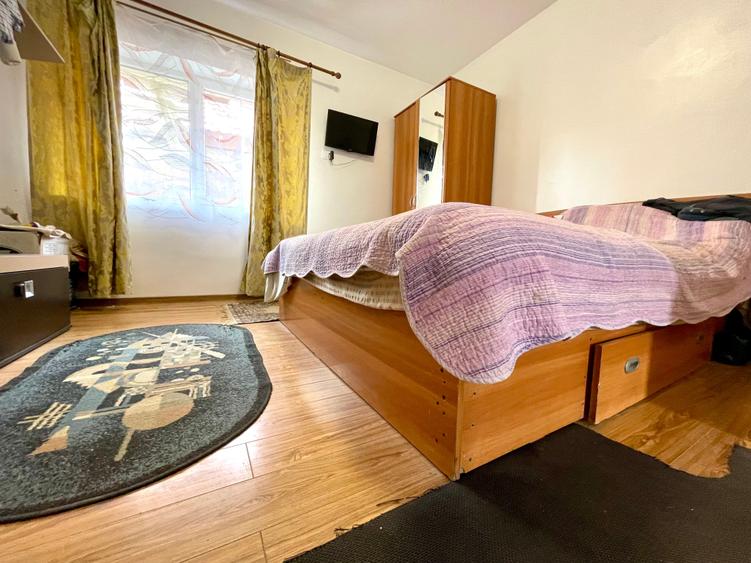 Casă cu 4 camere cu Teren 180 Mp în Valea Adâncă