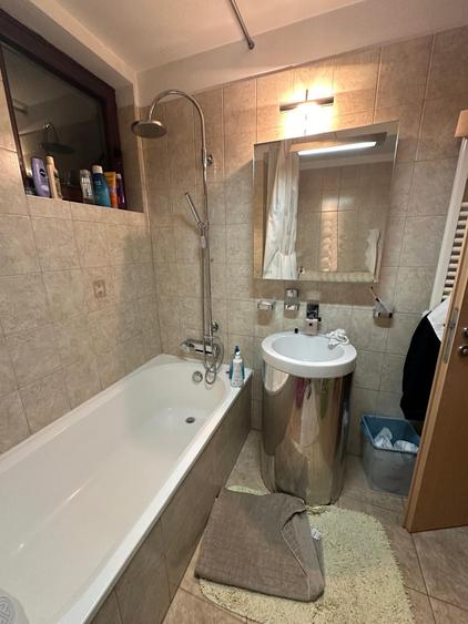 Apartament cu 3 camere decomandat în Clăbucet