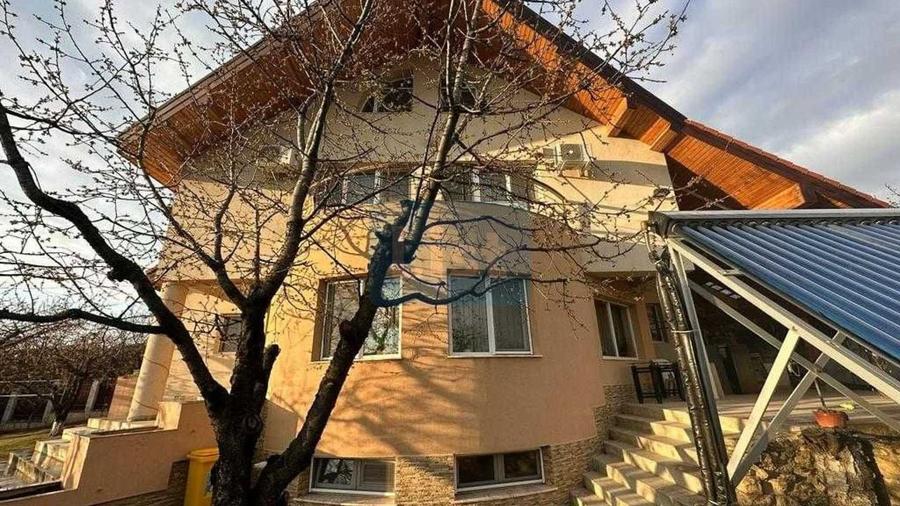 Casă cu 7 camere cu Canalizare în Chicerea