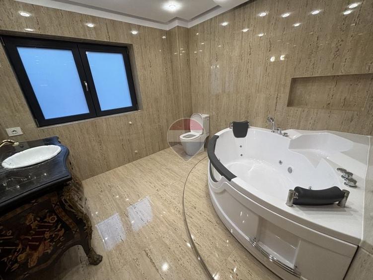 Duplex cu 6 camere cu Teren 350 Mp în Central