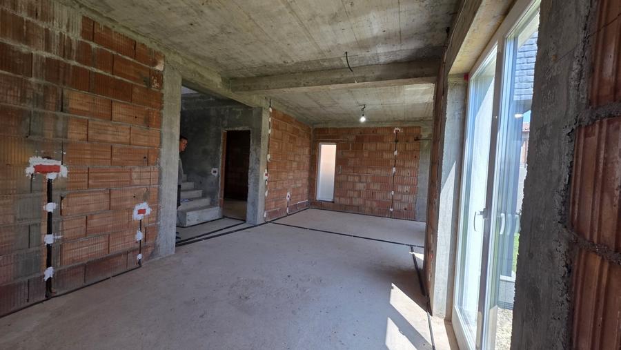 Duplex cu 5 camere cu Canalizare în Dumbrăvița