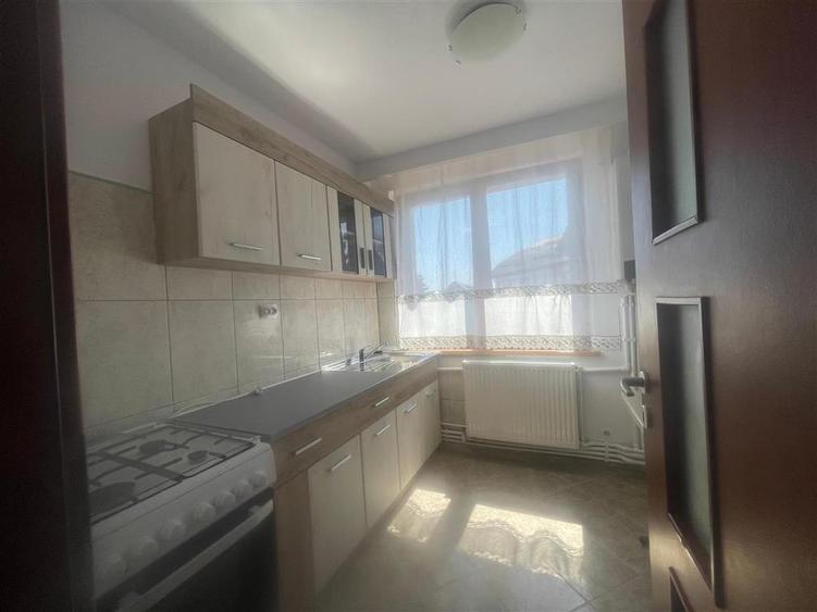 Apartament cu 3 camere semidecomandat în Ultracentral