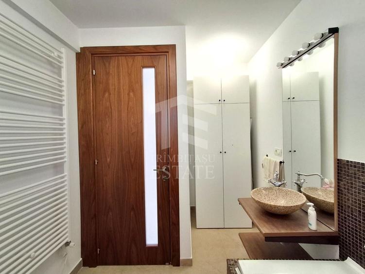 Duplex cu 4 camere cu Canalizare în Pasărea