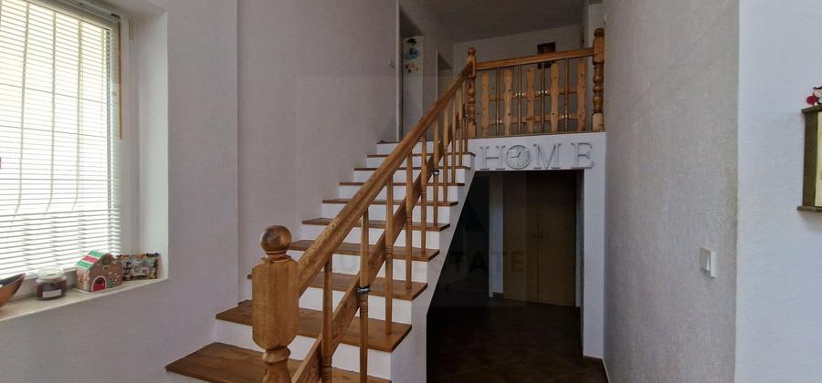 Casă individuală cu 8 camere cu Canalizare în Șura Mică