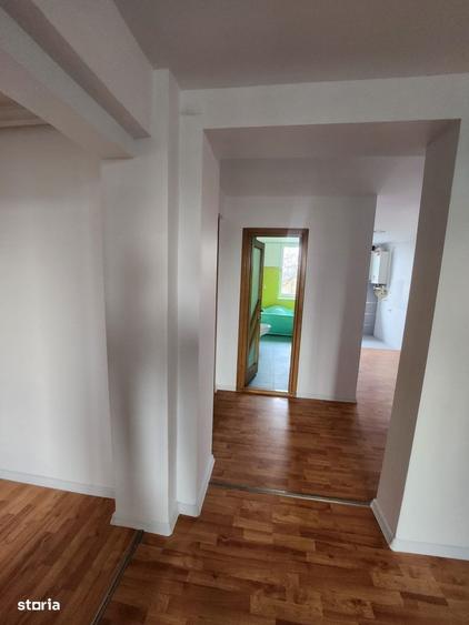 Apartament cu 3 camere decomandat în Nazărioaia
