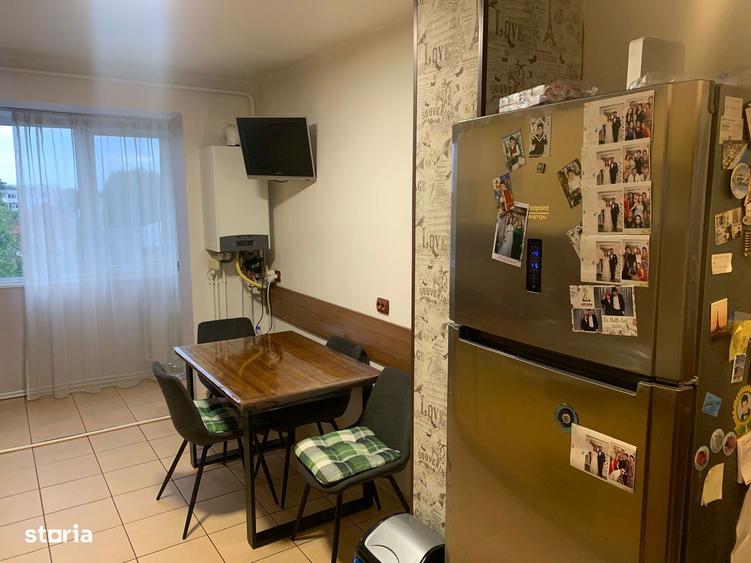 Apartament cu 3 camere decomandat în Piața Centrală