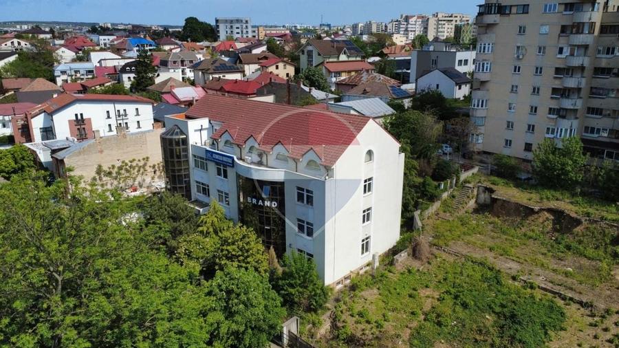 Birou, de 1,525 mp, în Central