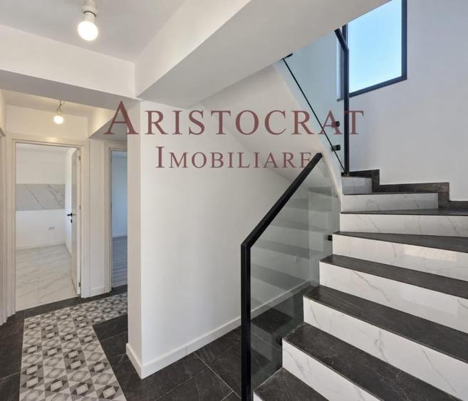 Casă cu 5 camere cu Teren 330 Mp în Corbeanca