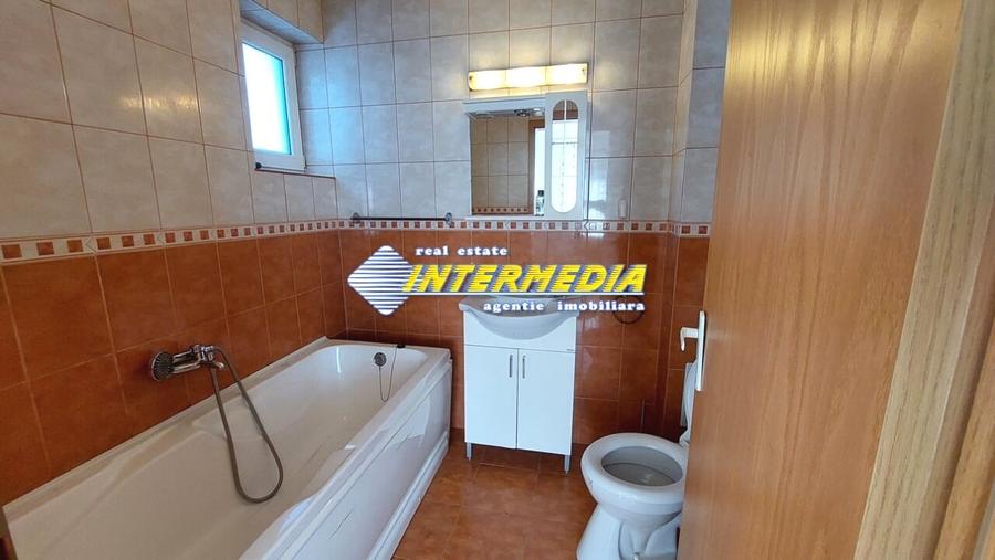 Apartament cu 3 camere decomandat, mobilat în Cetate