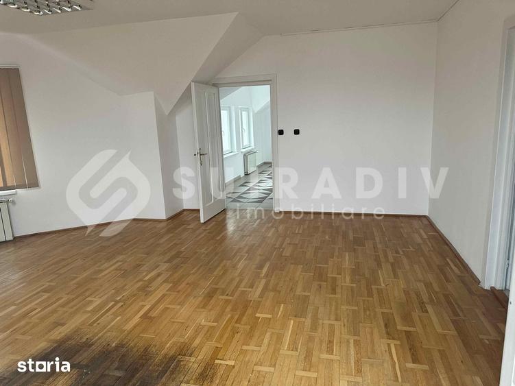 Casă cu 10 camere cu Teren 700 Mp în Central
