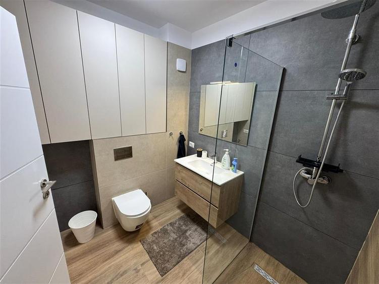 Apartament cu 2 camere decomandat, mobilat în Est