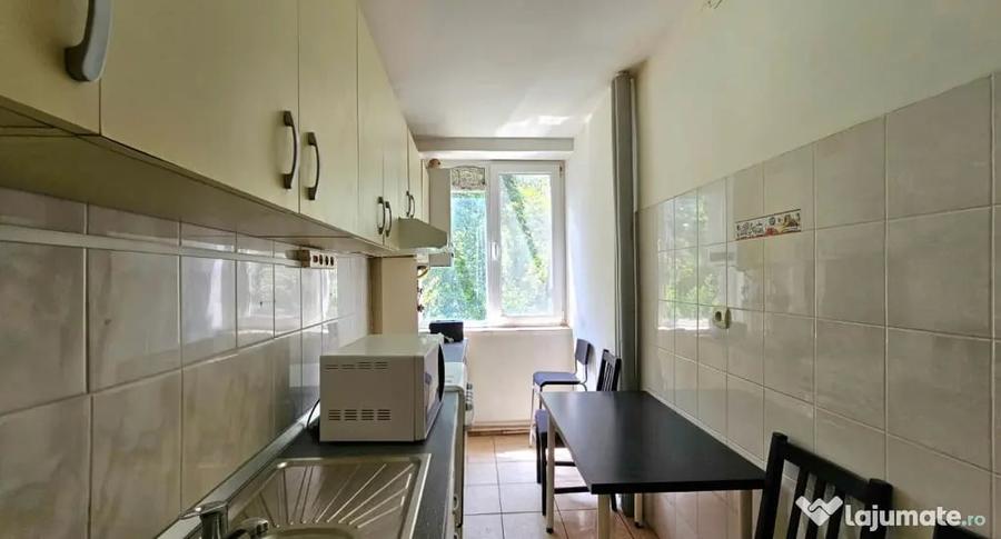 Apartament cu 3 camere semidecomandat în Drumul Taberei