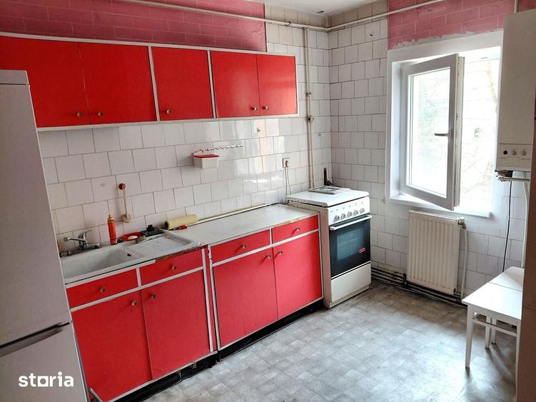 Apartament cu 3 camere decomandat în Traian