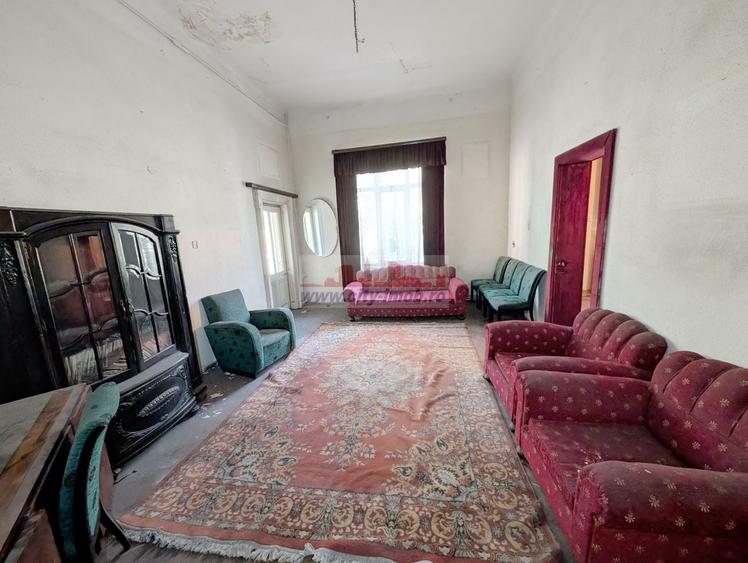 Apartament cu 3 camere semidecomandat în Victoriei