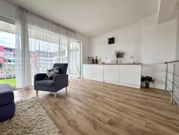 Apartament cu 5 camere decomandat, mobilat în Bună Ziua