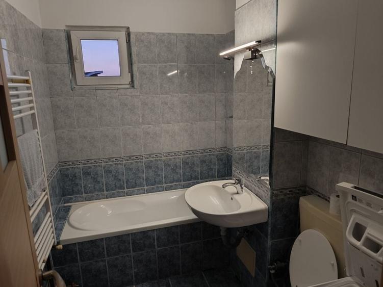 Apartament cu 2 camere decomandat în Pandurilor