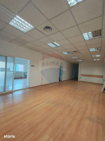 Spațiu comercial, de 2,100 mp, în Valea Rosie