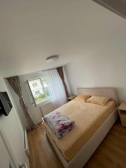 Apartament cu 3 camere decomandat în Exterior Vest