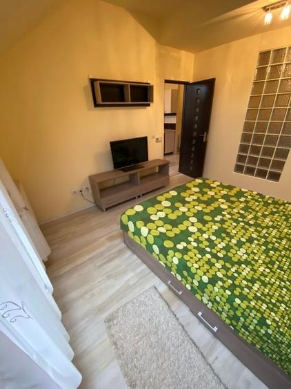 Apartament cu 3 camere decomandat, mobilat în Iris
